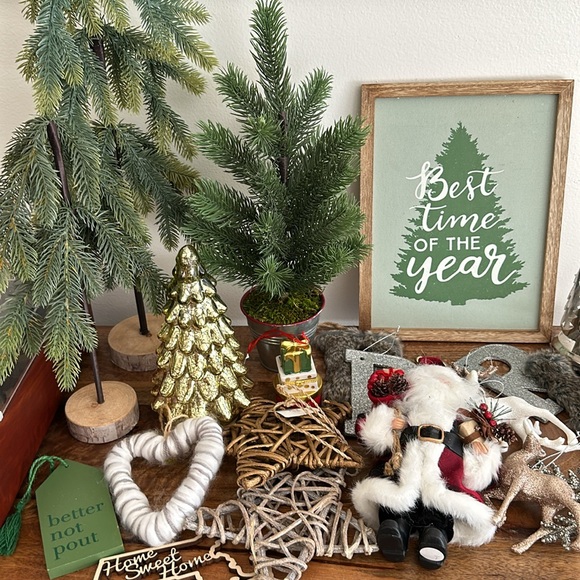 Lot 20 Christmas decor items with ornaments wall hangings art - Picture 2 of 14